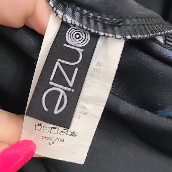 Soma S/M Onzie Hot Yoga Flow High Rise Midi Legging Night Swim Capri Activewear - Picture 7 of 8